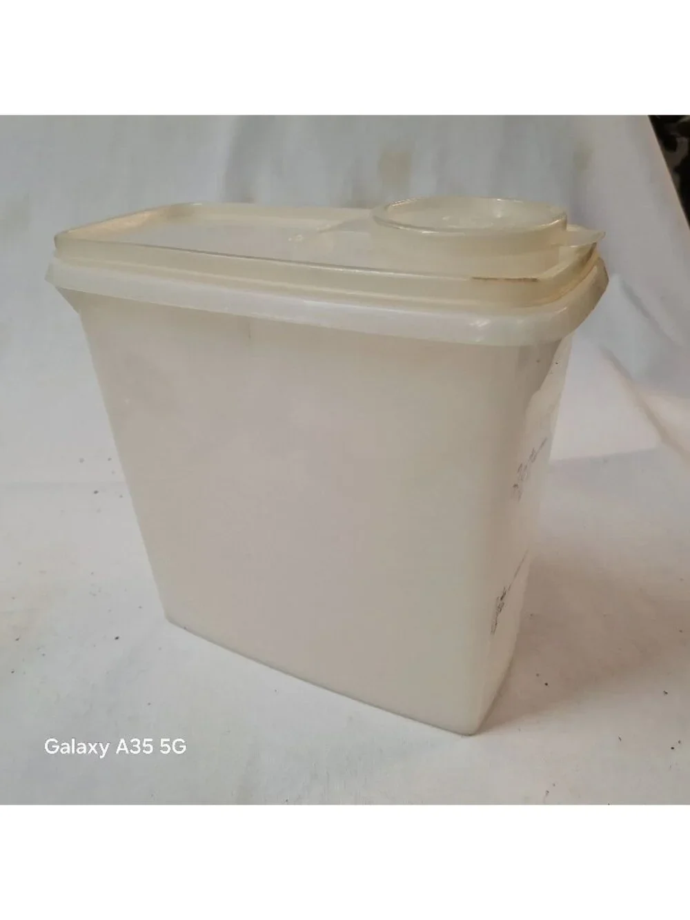 Vintage 1970's Tupperware Cereal Keeper ~ 13 Cup Dry Good Storage Container. 469